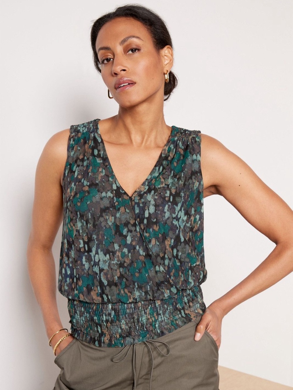 EVEREVE Jules Mesh Top Sleeveless in Green Patterned Women’s Size Medium